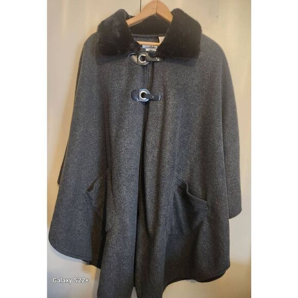 019 Le Moda cape with faux fur collar - Picture 1 of 11